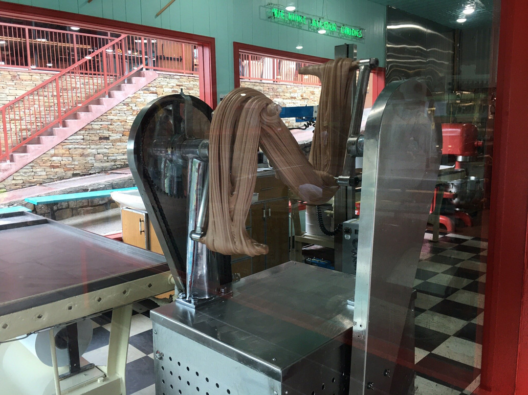 The Original Smoky Mountain Taffy Logs-盖林柏格必去景点