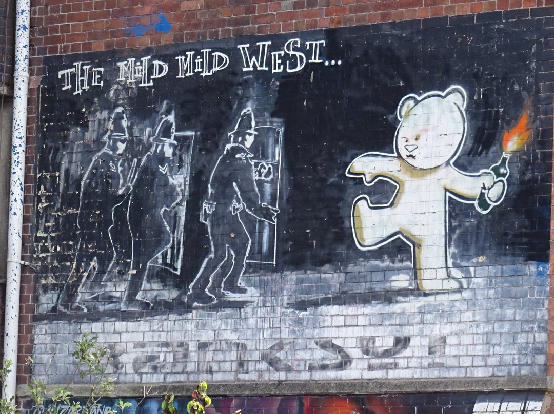 Banksy's The Mild Mild West-布里斯托尔必去景点