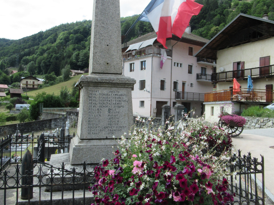 Monument communal-Queige必去景点