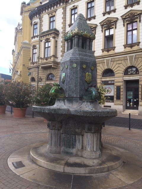 Zsolnay Fountain景点图片
