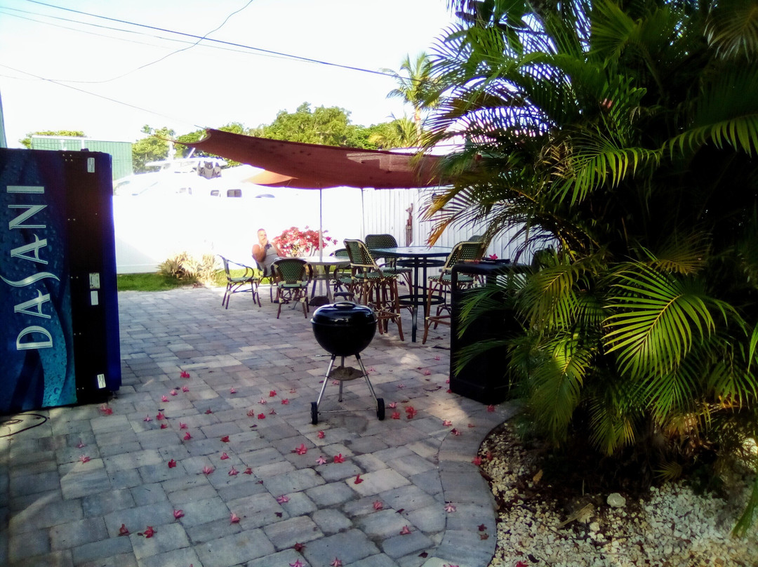 Seafarer Resort and Beach主图