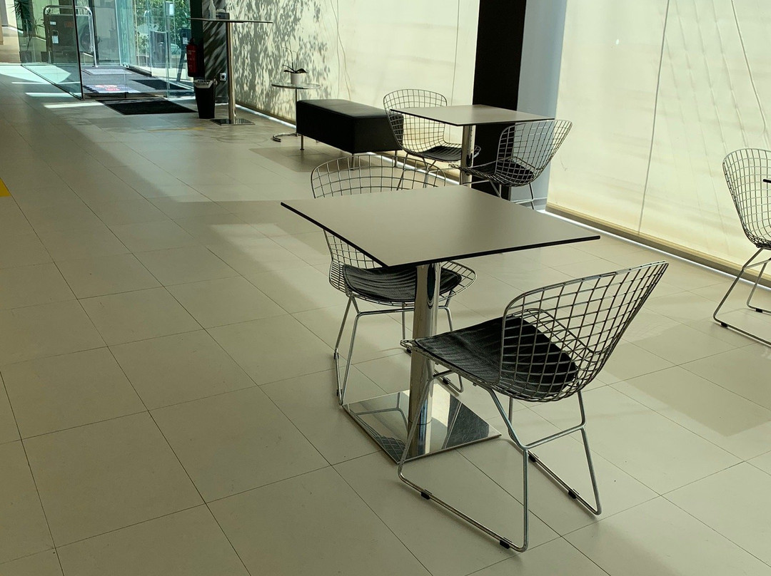 潘普洛纳快捷假日酒店主图