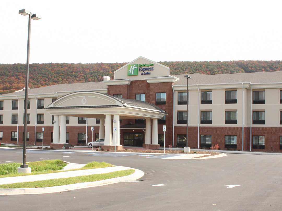 Holiday Inn Express & Suites Cumberland - La Vale By IHG主图