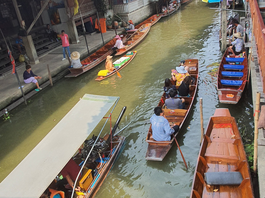 Lao Tuk Luck Floating Market景点图片