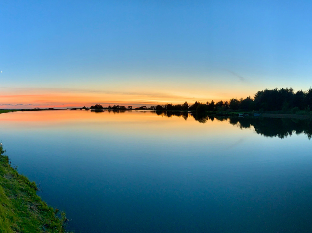 Barnsfold Waters Trout Fishery景点图片