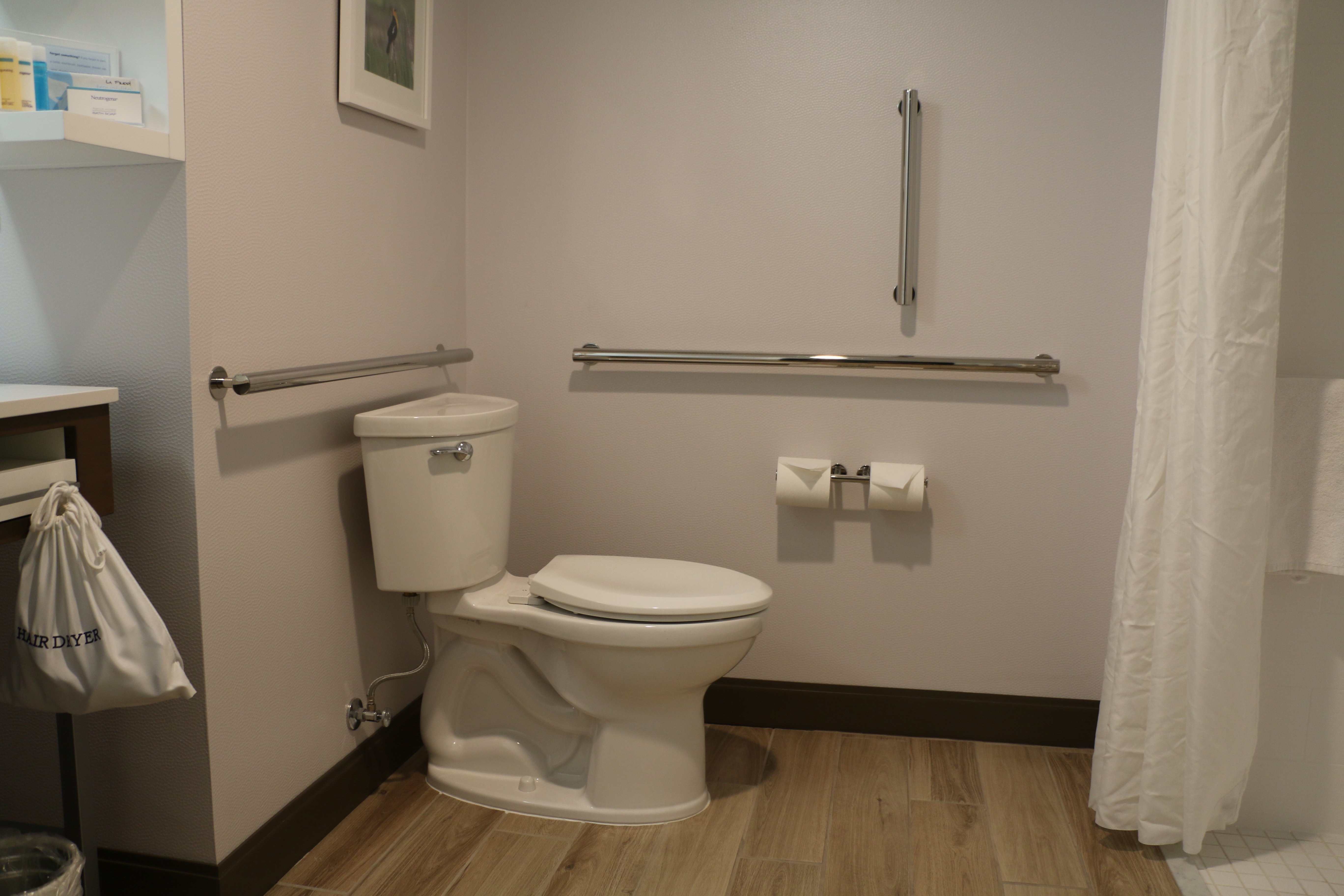 Hampton Inn & Suites Logan-浴室