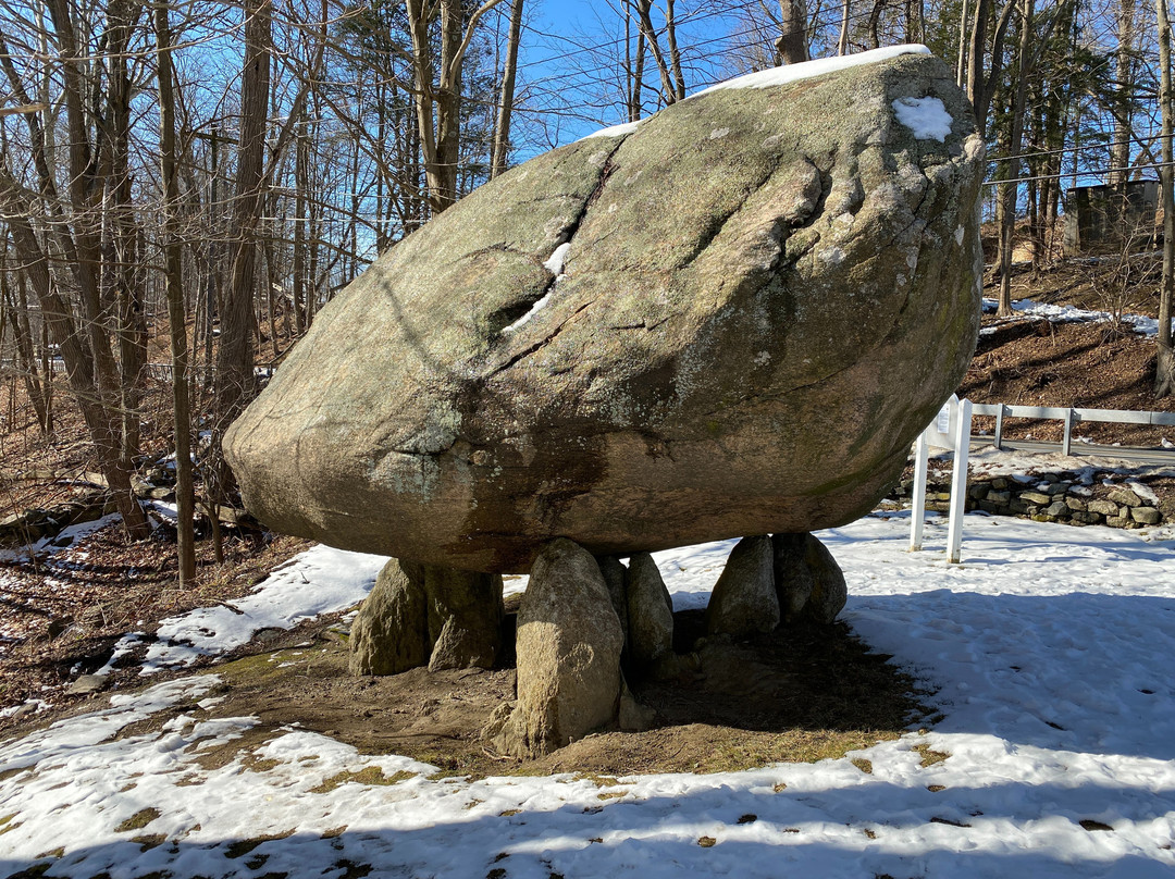 North Salem Balanced Rock-North Salem必去景点