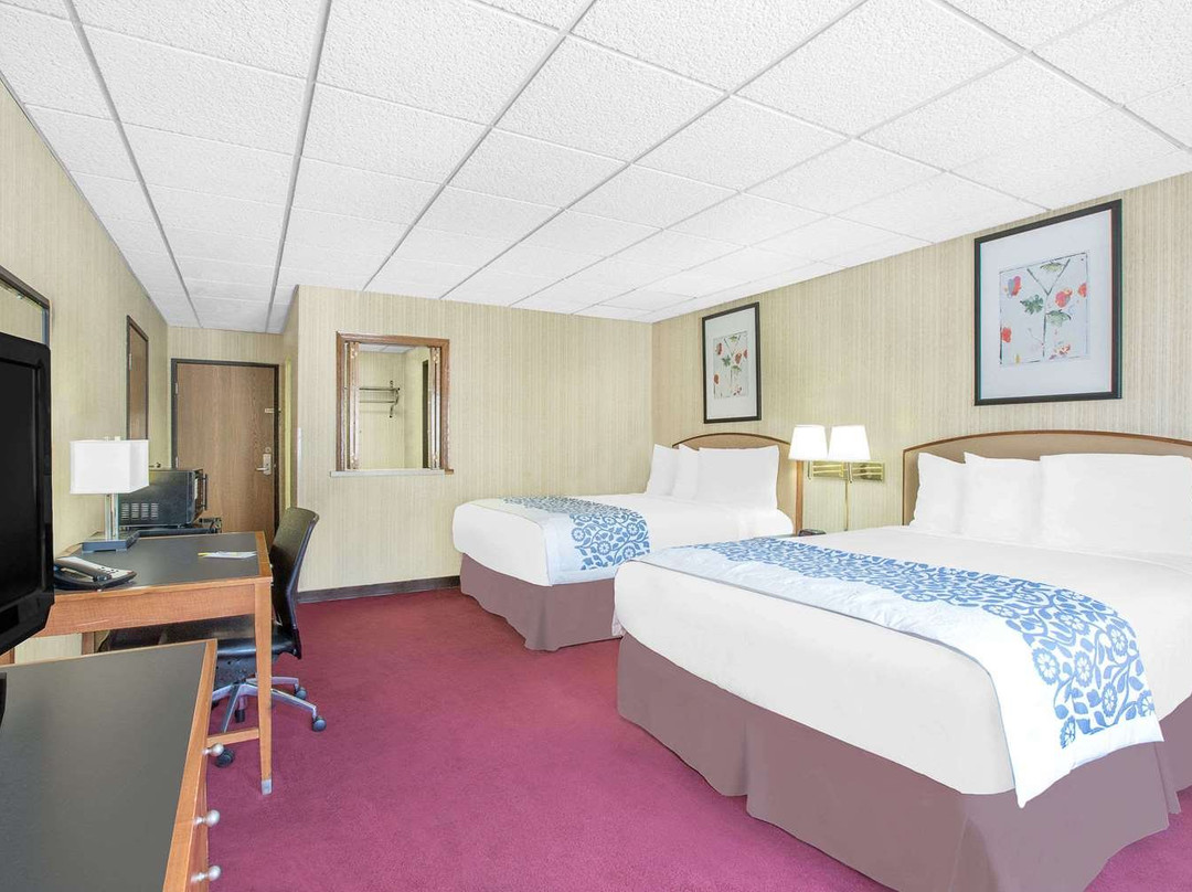 Travel Inn & Suites主图