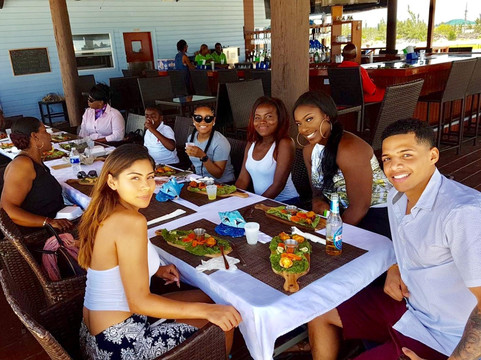 Island Food Tours-拿骚必去景点