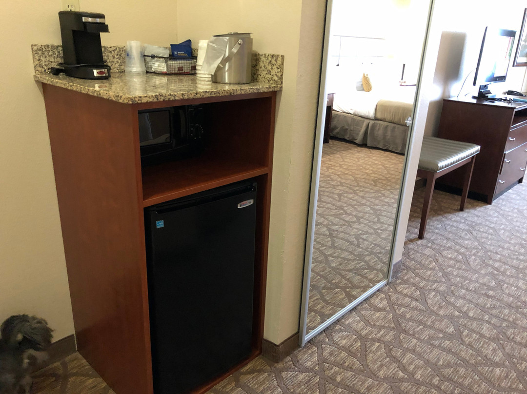 Best Western Plus Butterfield Inn主图