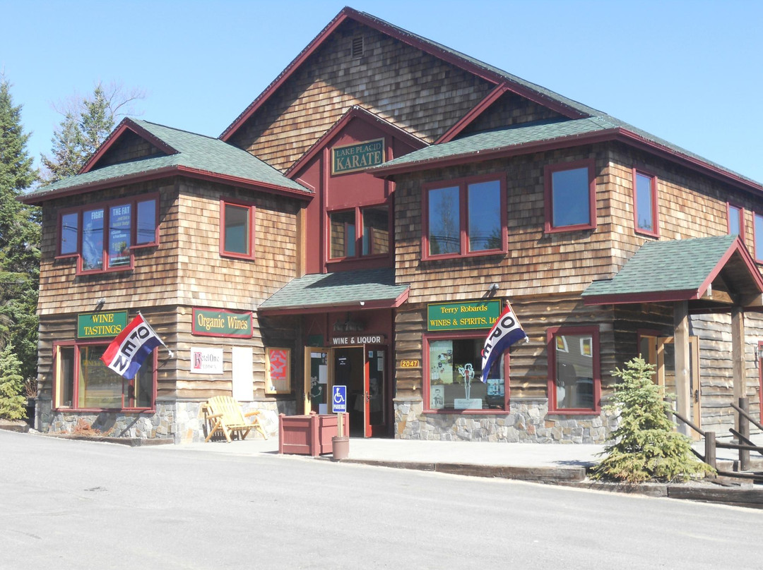 Terry Robards Wines & Spirits-普莱西德湖必去景点
