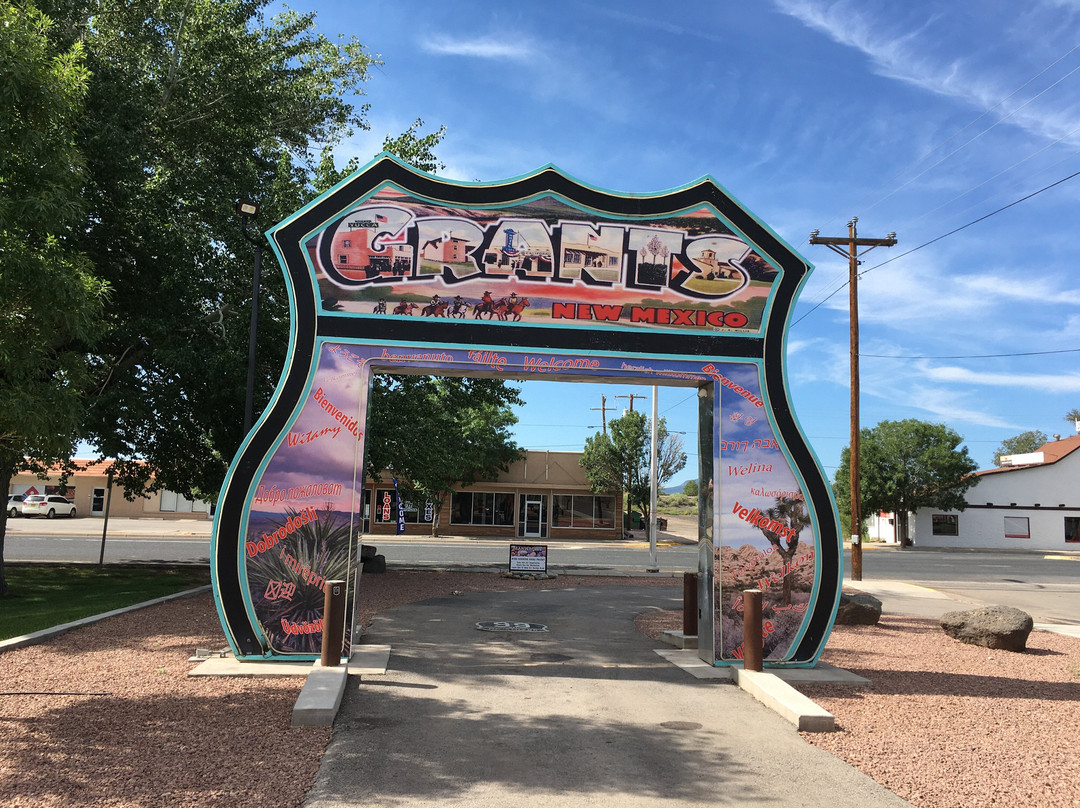 Route 66 Neon Drive-Thru Sign-Grants必去景点