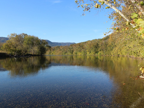Bentonville旅游景点-Shenandoah River State Park