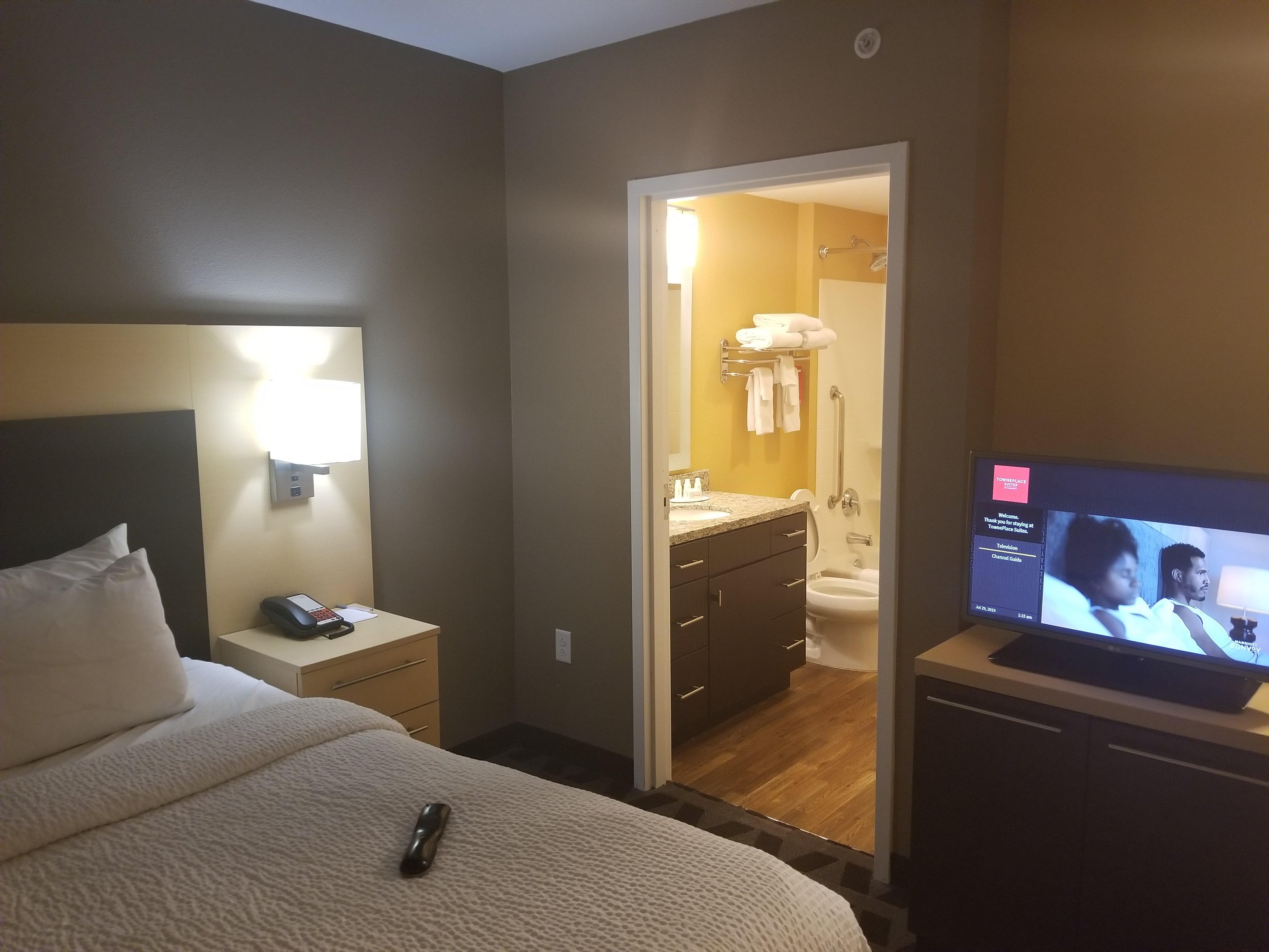 Towneplace Suites Lawrence Downtown-浴室