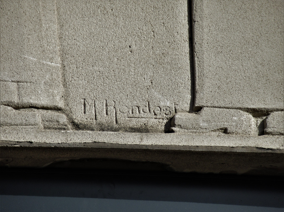 Bas-reliefs de la façade du dispensaire Louise Michel-Romainville必去景点