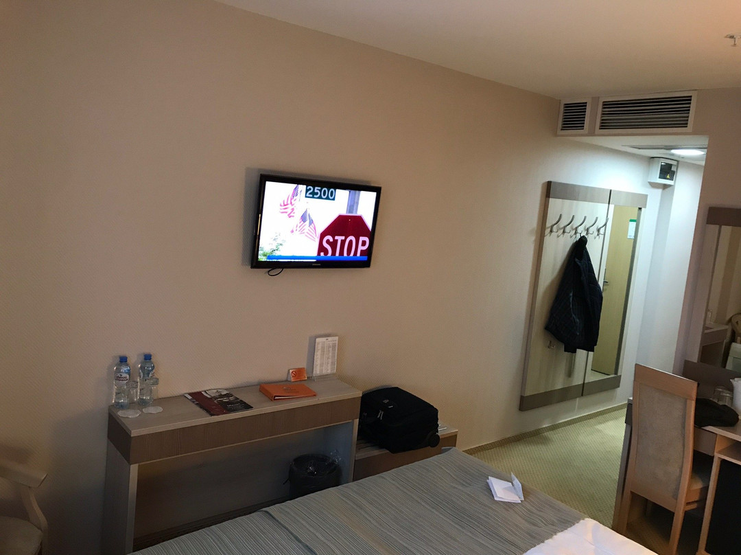 East Gate Hotel主图