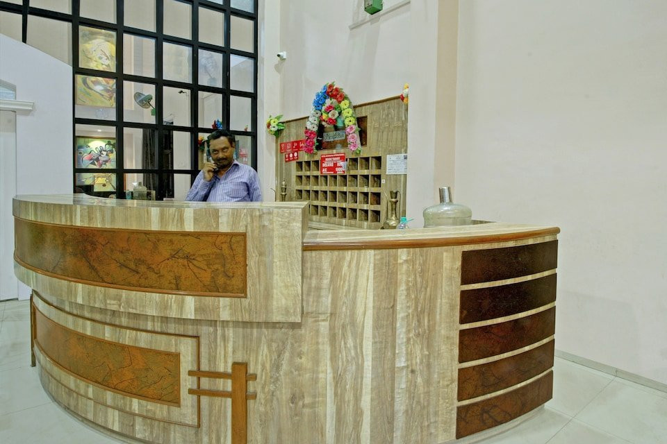 OYO 30636 Hotel Navaratna International主图