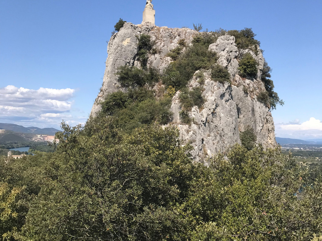 Viviers St Michael's Statue-Viviers必去景点