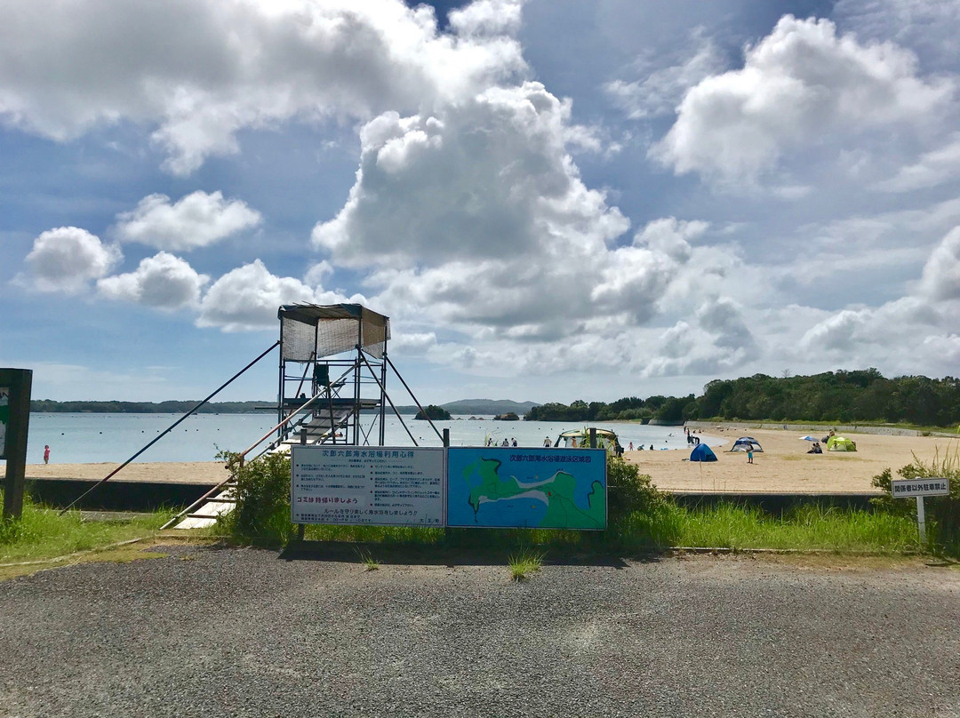 Jiro Rokuro Beach景点图片