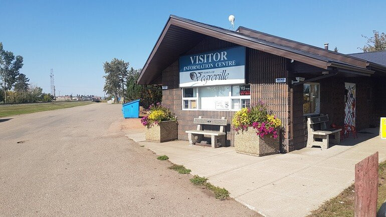 Vegreville Visitor Information Centre-韦格勒维尔必去景点