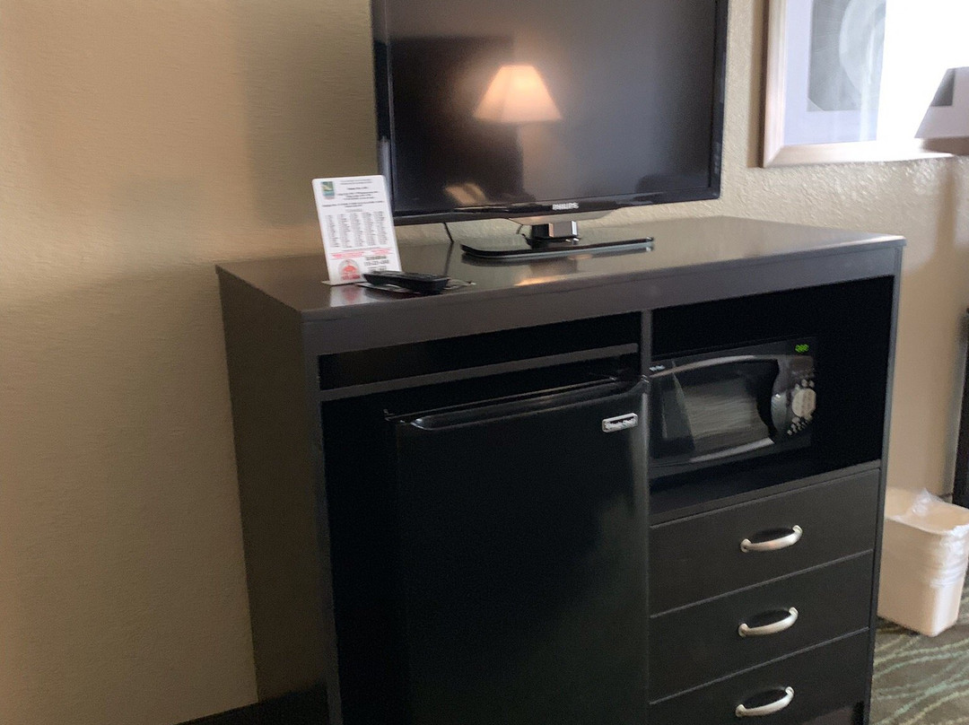 Quality Inn & Suites Des Moines - Merle Hay Road主图