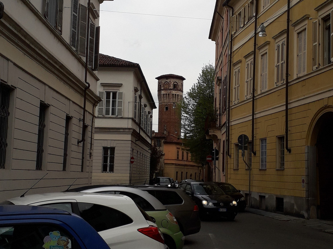 Torre dei Vialardi-韦尔切利必去景点