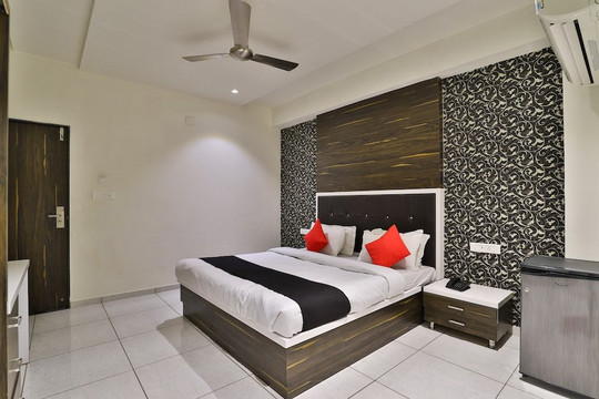 德威汽车旅馆及宴会厅主图