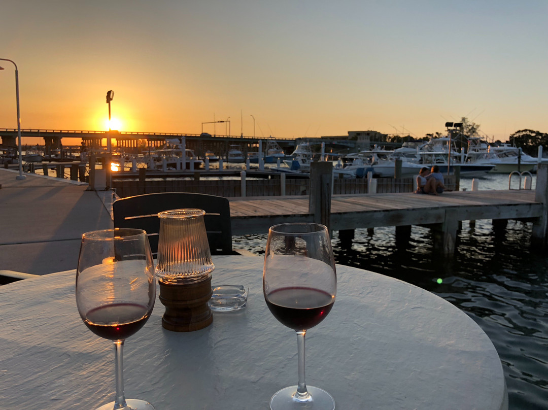 朱庇特餐馆和美食-Jetty's Waterfront Restaurant