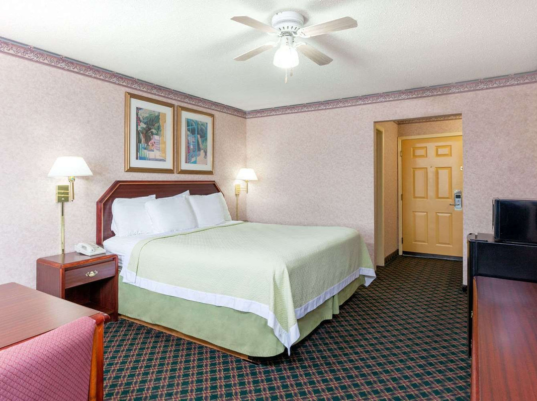 Days Inn by Wyndham Holladay主图