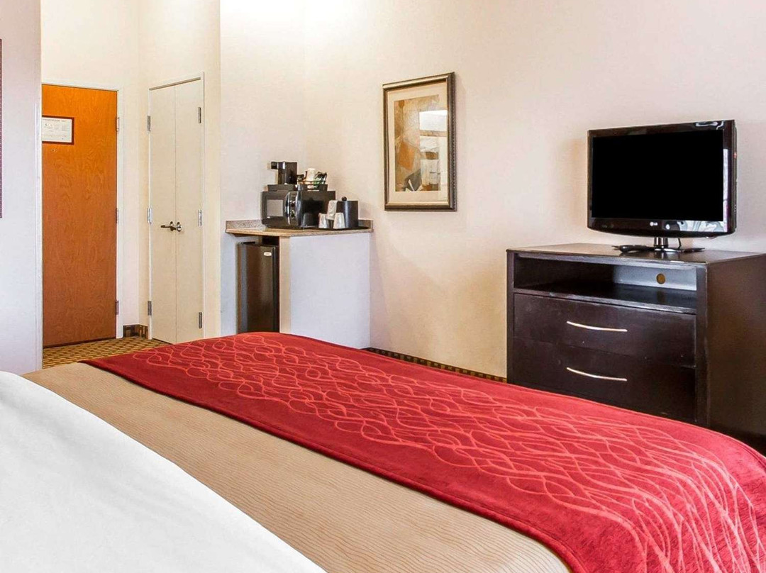 Spark by Hilton Shawnee主图