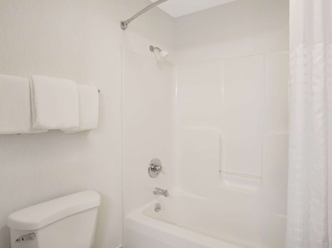 Baymont by Wyndham Freeport主图