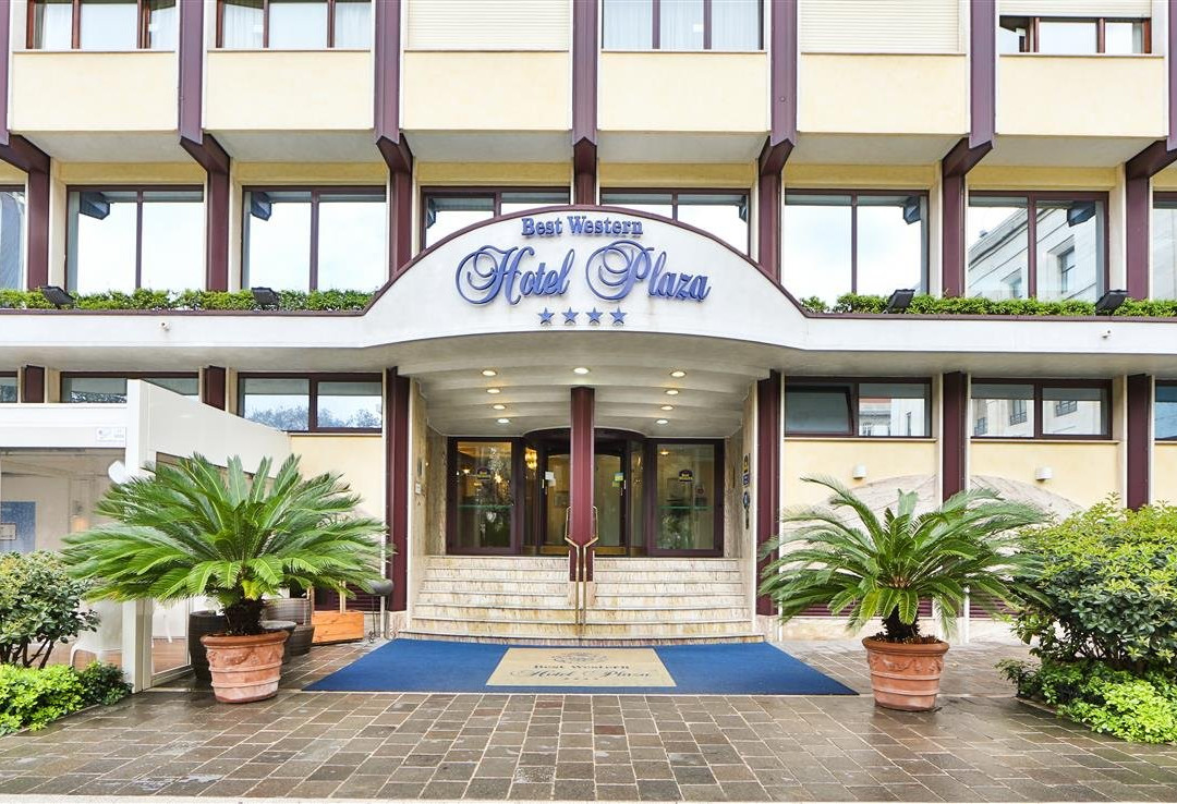 佩斯卡拉广场酒店主图