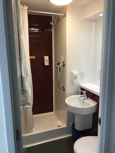 Travelodge Tamworth Central-浴室