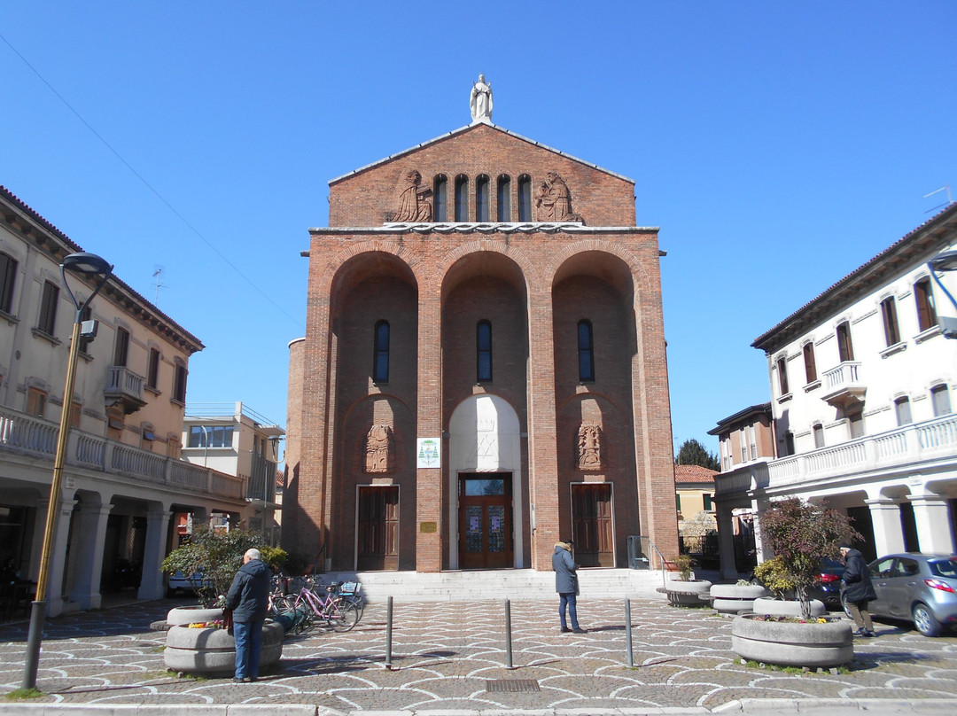 Parrocchia Santa Maria Immacolata di Lourdes景点图片