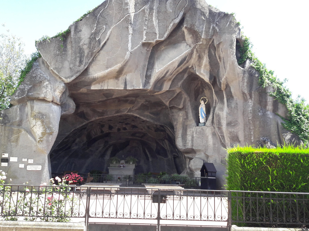 Réplique de la Grotte de Lourdes景点图片