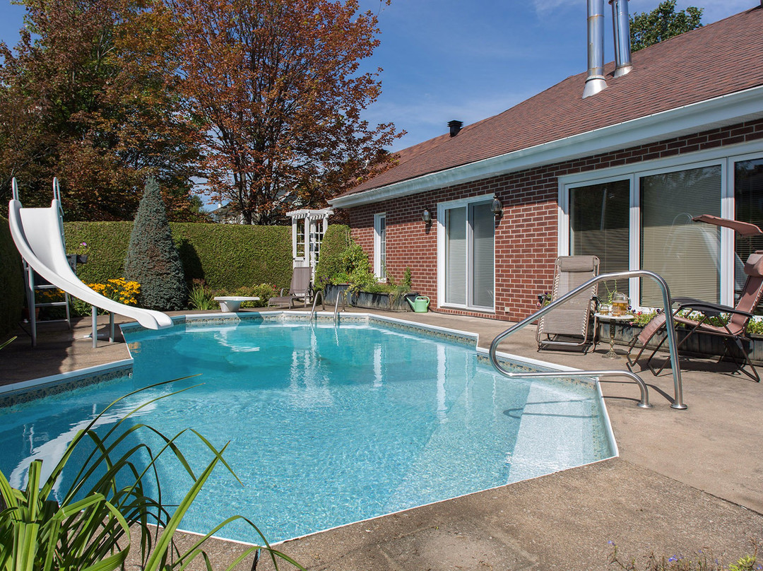 Lac-Beauport酒店住宿-La Huronniere