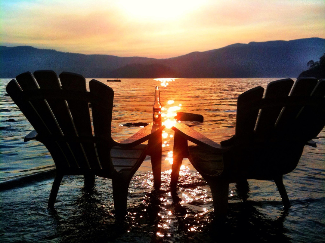 At the Waters Edge Spa-Sechelt必去景点
