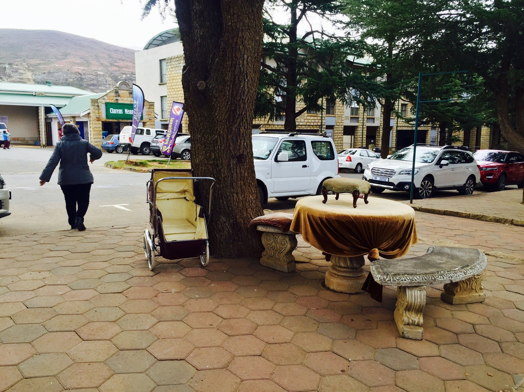 Mona Lisa Garment Gallery-克拉伦斯必去景点