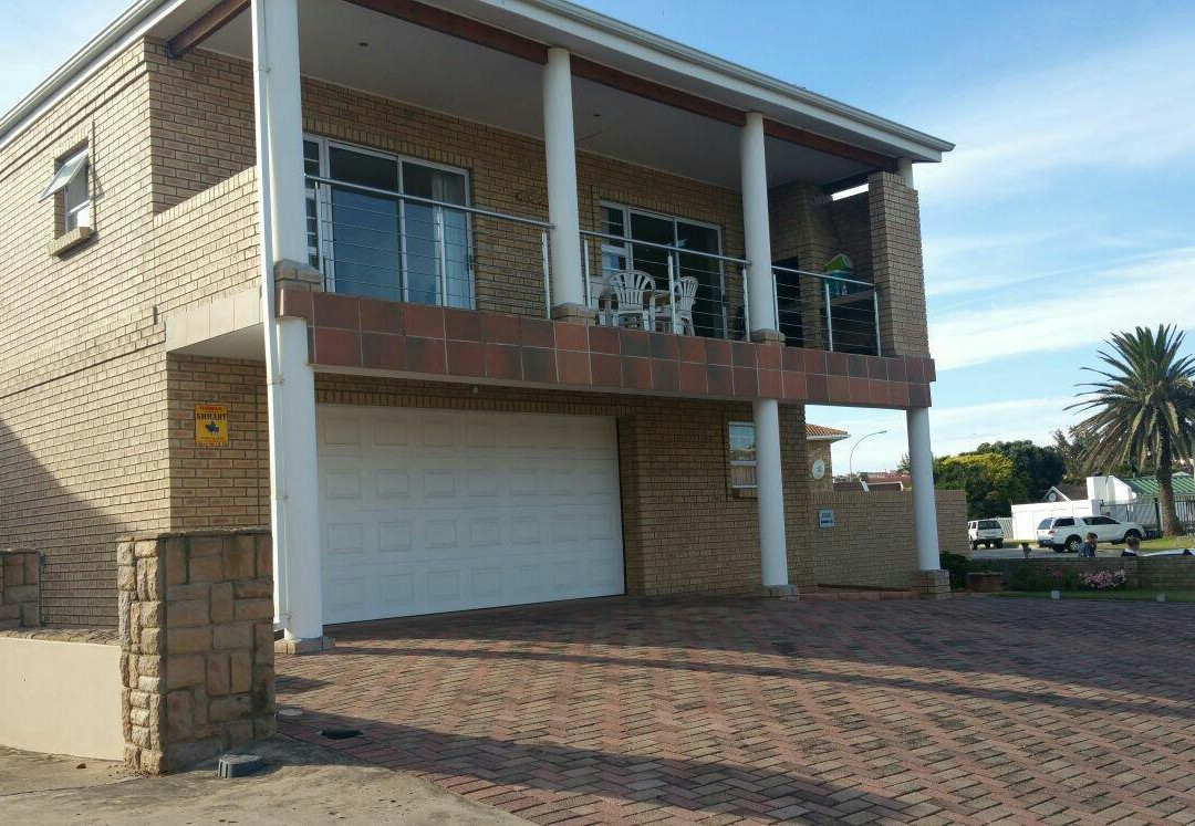 Makisaki Beachfront accommodation主图