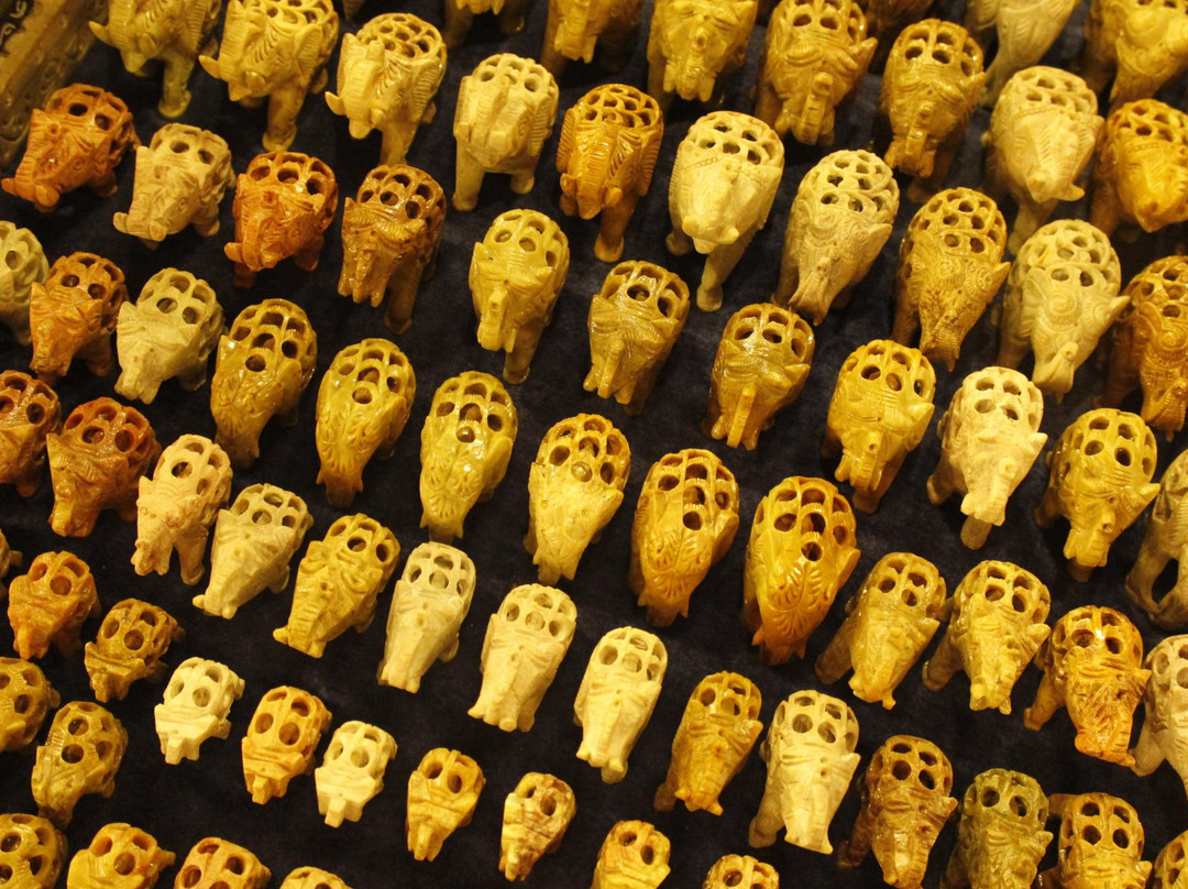 Mackie’s Saturday Nite Bazaar-巴格海滩必去景点