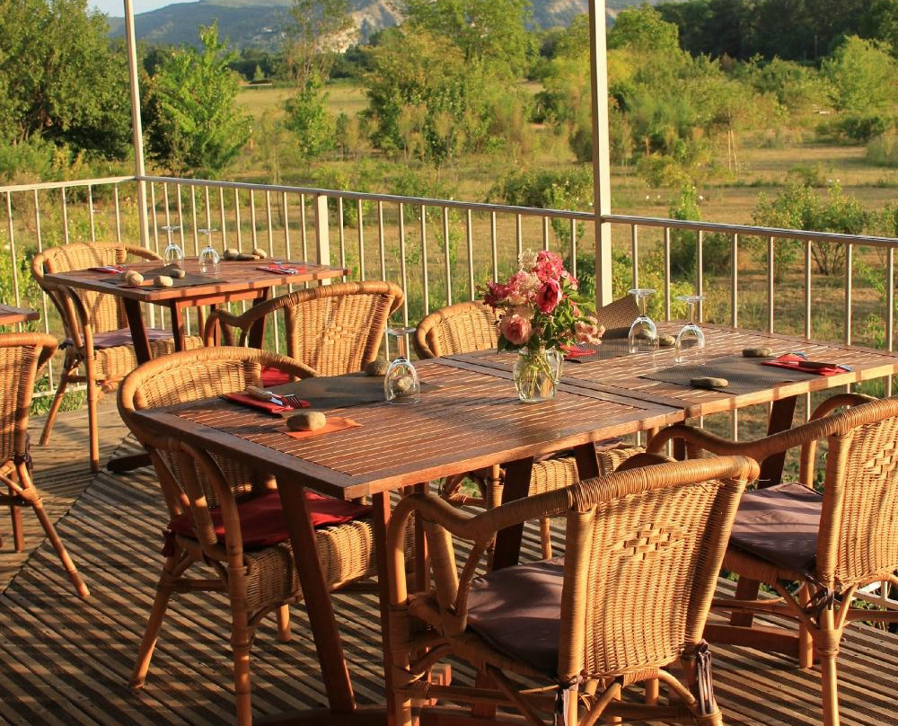 Sampzon餐馆和美食-Restaurant Roseraie des Pommiers