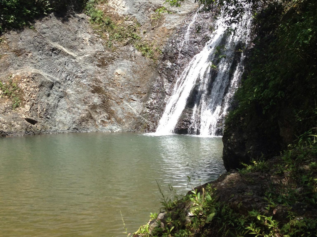 Salto Curet Waterfall景点图片