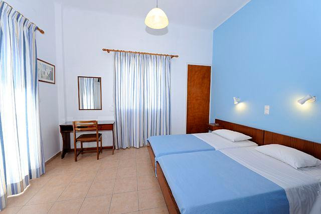 Embourios酒店住宿-Hotel Delfini