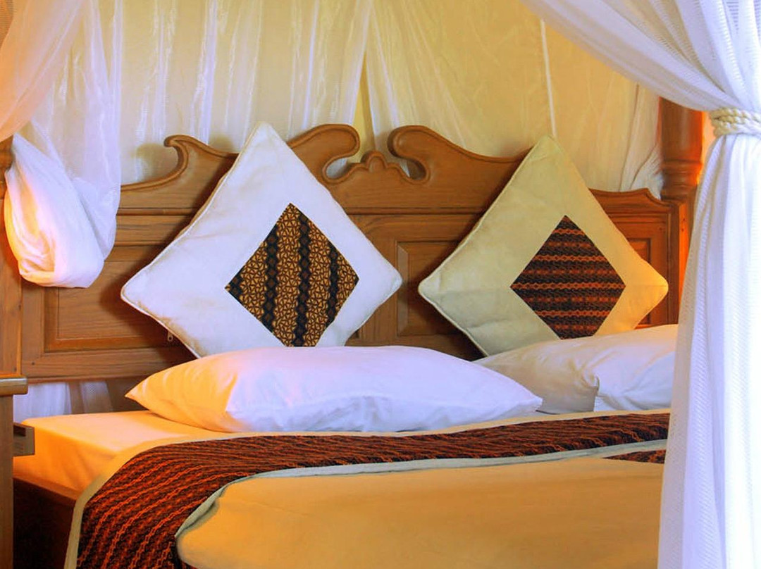NOMAD TROPICAL Surf Resort