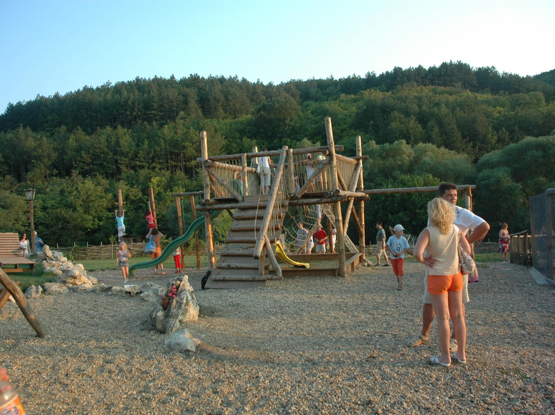 Barite Complex-瓦尔纳必去景点