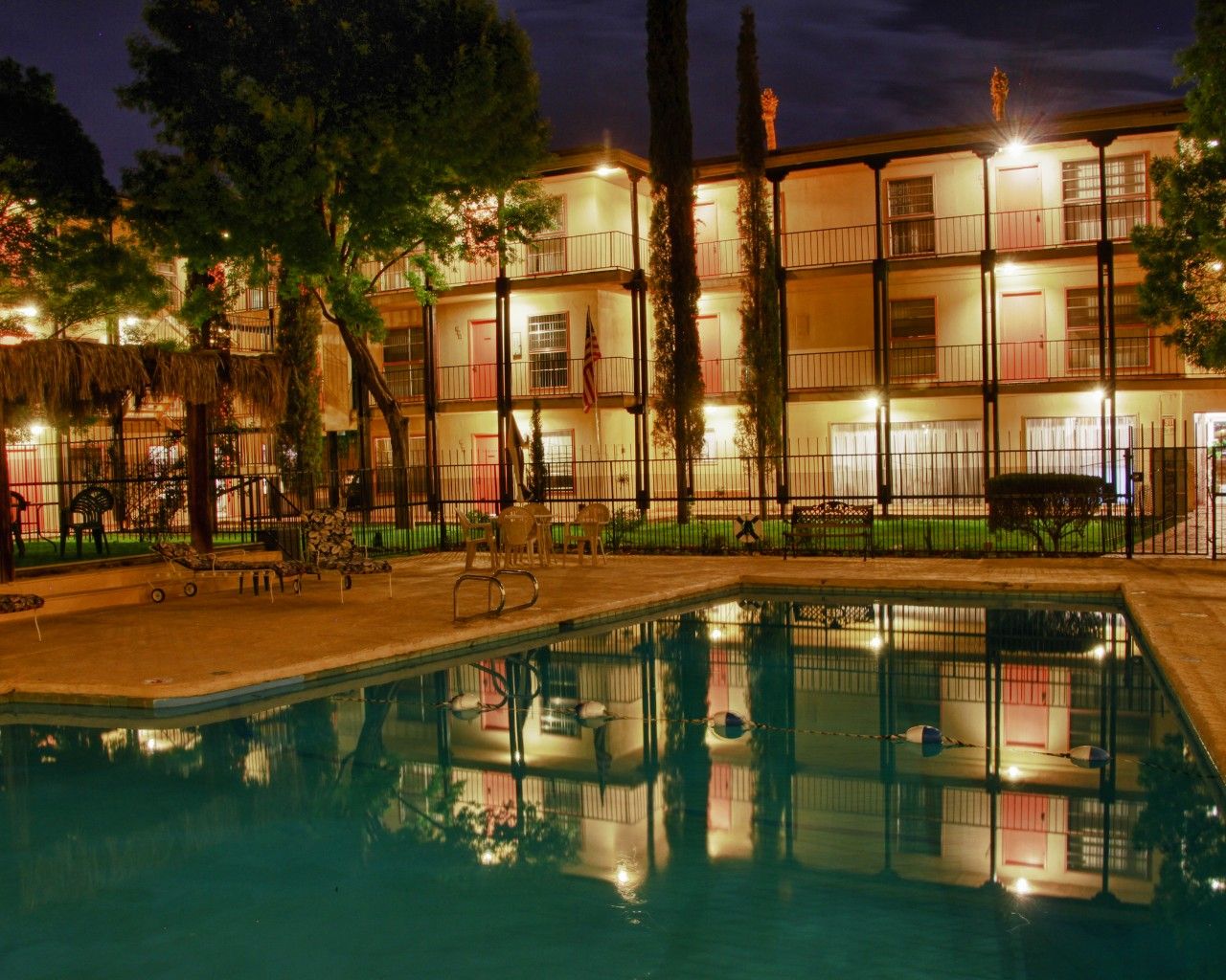The Plaza Suites-官方