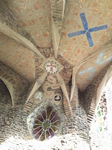 Gaudi's Crypt And Colonia Güell景点图片