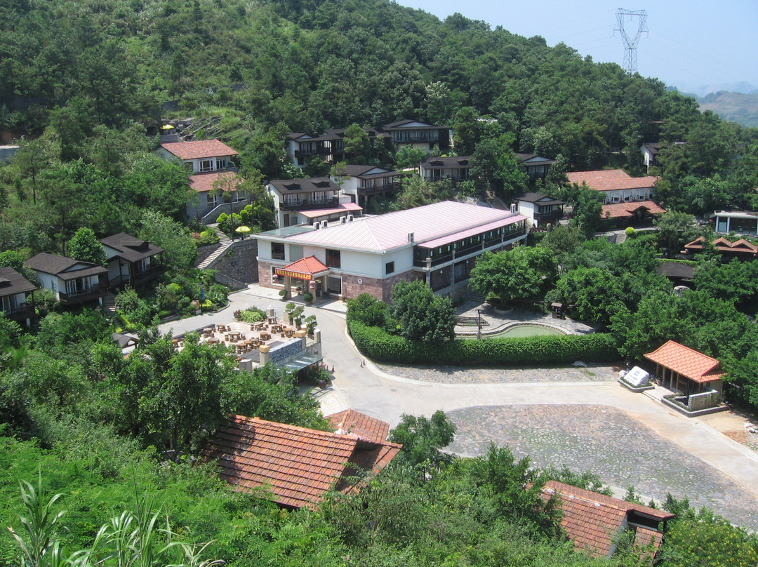 奇洞温泉度假村主图