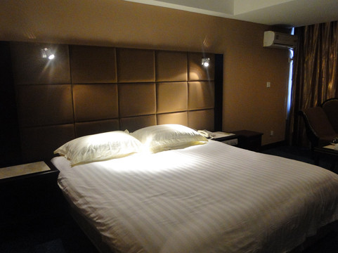 红珊瑚酒店(郑州二七广场火车站店)主图