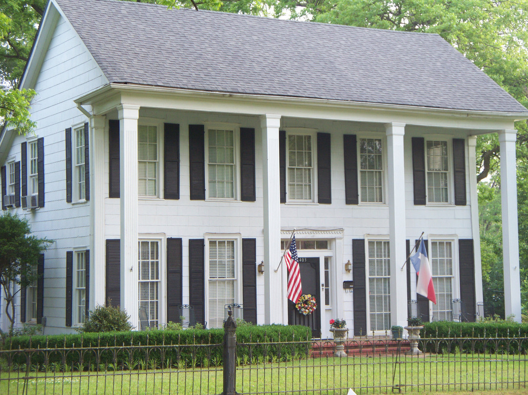 Captain's Castle and Carriage House Inn主图